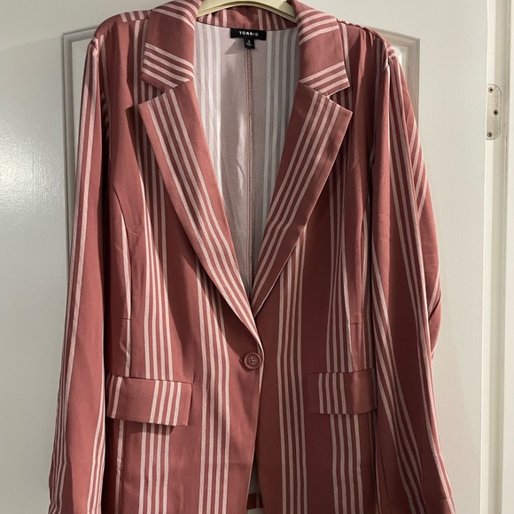 Torrid - Striped Pink boyfriend Blazer | 3x - Picture 4 of 8